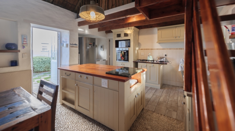 4 Bedroom Property for Sale in Struisbaai Western Cape